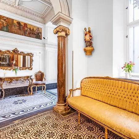 Aparthotel Malostranska 4*