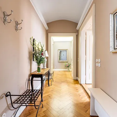 Malostranska 4*