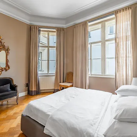 Aparthotel Malostranska 4*