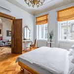 Ξενοδοχείο με διαμερίσματα Malostranska 4*
