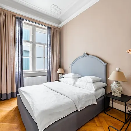 Malostranska 4*